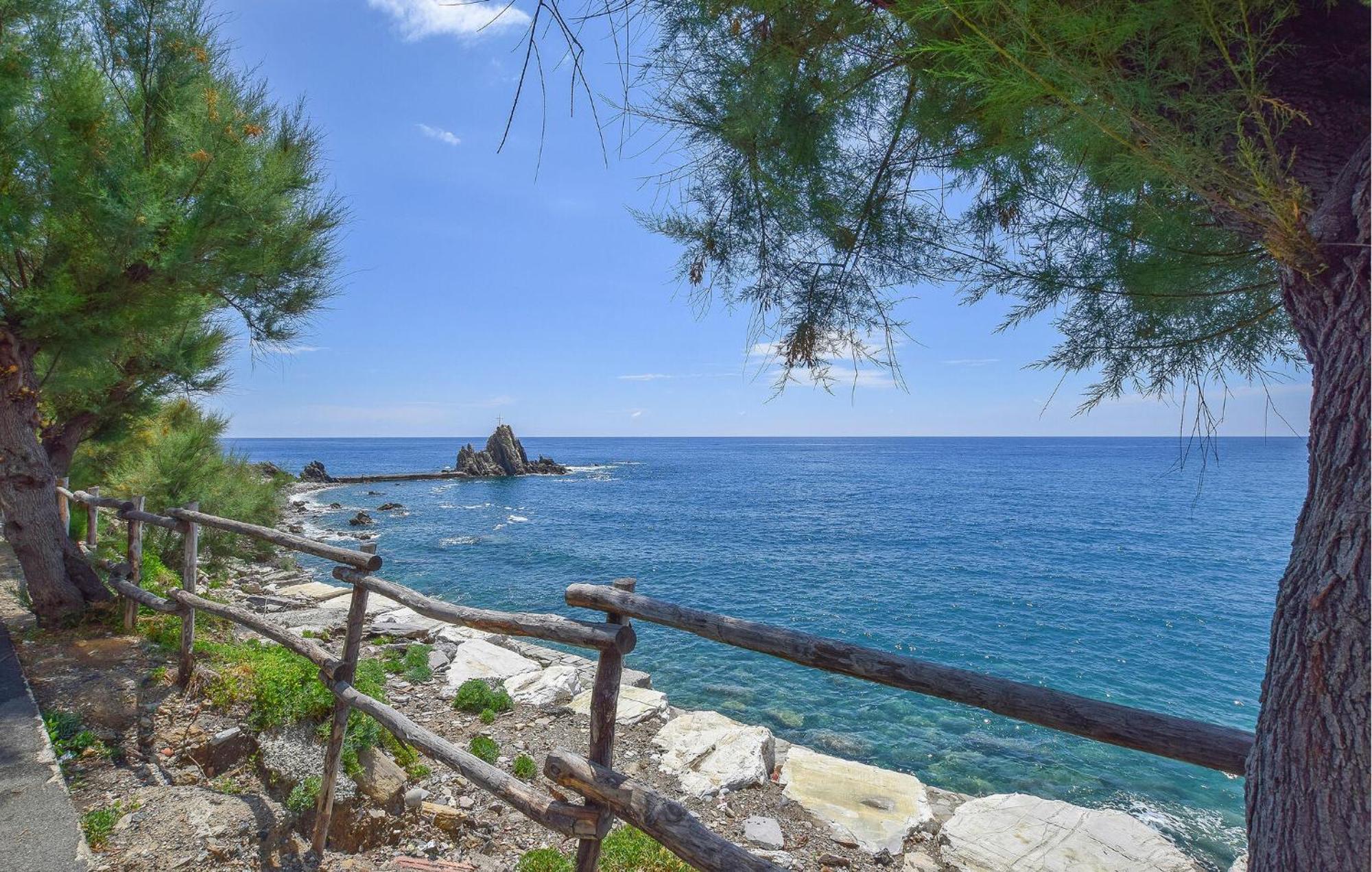 Beautiful Apartment In Moneglia With Kitchen Extérieur photo